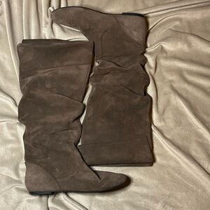 Suede Knee High Slouch Fold Over Boots in a Tan/Taupe color size 6 1/2